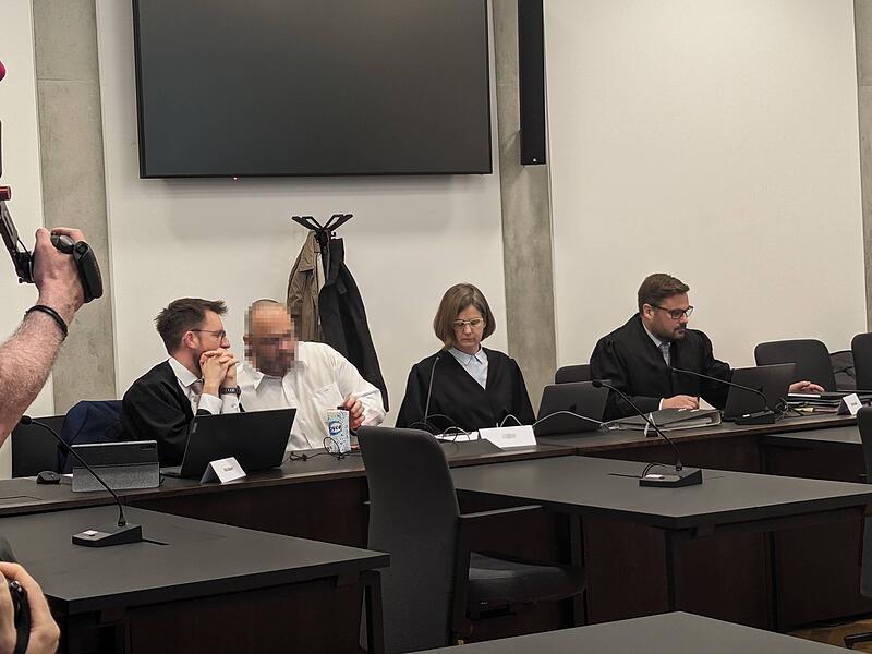 Das Bild zeigt Ugur T. w&auml;hrend des Mordprozesses um Alexandra R. Eine unerwartete Folge des mysteri&ouml;sen Falls: Eine Frau musste sich nun vor dem Amtsgericht Erlangen verantworten, weil sie vermeintlich Drohbriefe an Ugur T.  und Dajan B. geschrieben haben soll.