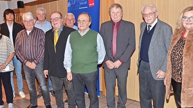 Diese Jubilare konnten in diesem Jahr 2021 ihr Treuejubil&auml;um zur Gewerkschaft feiern, mit im Bild Dirk Schneider (2. v. l.) und Marie-Luise Loewel (rechts).