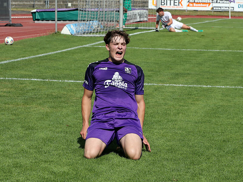 FC Eintracht Bamberg muss in Regensburg auf Paul Kraußold verzichten Gegen Neudrossenfeld traf Paul Kraußold im Pokal zum 1:0. Der 4:1-Sieg zum Ligastart gegen Weiden entwickelte sich für den Bamberger Stürmer schmerzhaft.