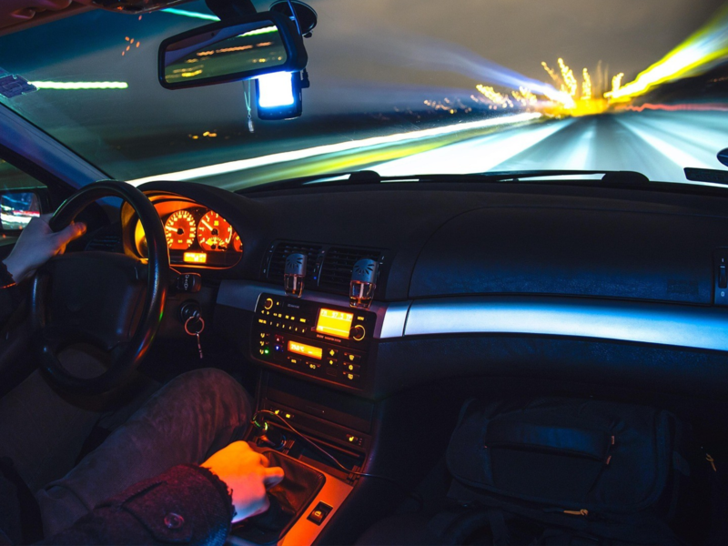 Weil er am frühen Morgen des 1. Januars 2024 einen jungen Mann in Höchstadt zielgerichtet mit einem Kleinwagen angefahren haben soll, musste sich ein 20-Jähriger am Dienstag, 16. September, wegen gefährlicher Körperverletzung vor dem Amtsgericht in Erlangen verantworten. (Symbolbild)