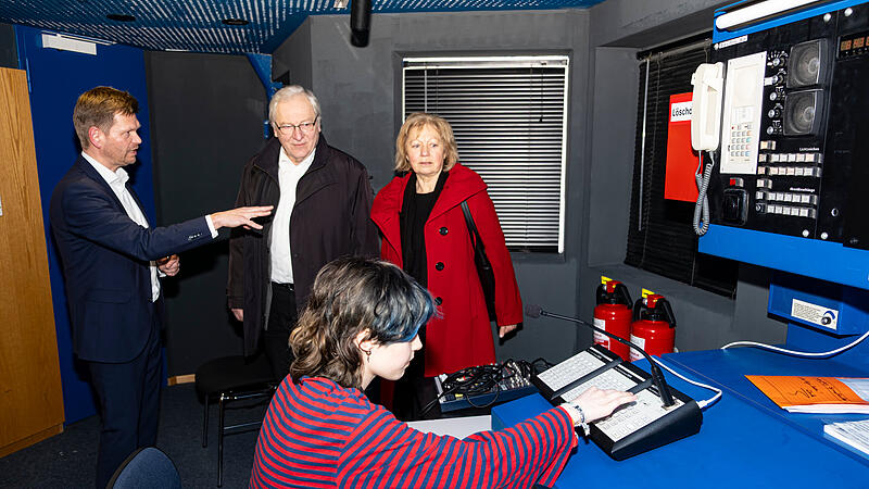 Konzerthalle FührungKonzerthalle Führung Konzerthalle FührungKonzerthalle Führung