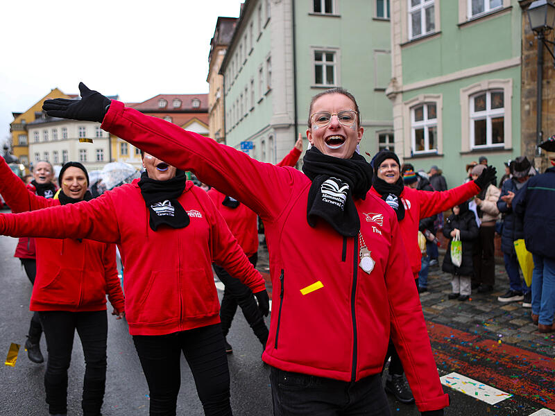 FaschingszugTausende Besucher beim gro&szlig;en Faschingsumzug in Bamberg
