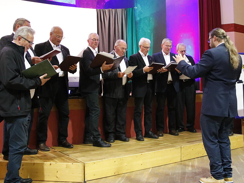 Traditionelles Männerchor-Repertoire pflegt der MGV Wartenfels-Schwand (Leitung Alexander Thern).