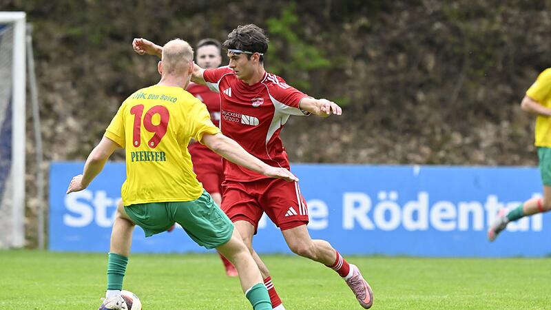 Einem Doppelpack am Wochenende will der 22-j&auml;hrige Sinan G&uuml;meci (rotes Trikot) nun weitere Treffer folgen lassen.