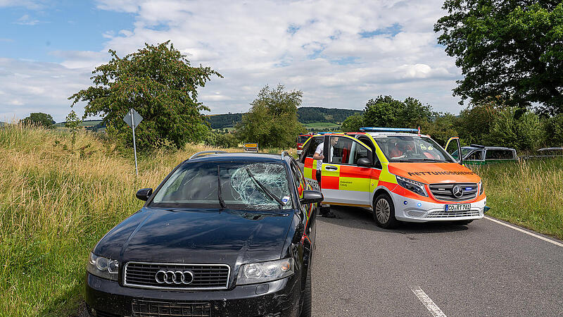 Radfahrer übersieht Auto im Kreis Haßberge - Mann stirbt noch an Unfallstelle Radfahrer übersieht Auto im Kreis Haßberge - Mann stirbt noch an Unfallstelle