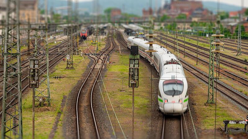 Muss Bamberg beim ICE-System-Halt K&uuml;rzungen in Kauf nehmen? Ein Jahr vor dem voraussichtlichen Beginn des viergleisigen Bahnausbaus durch Bamberg macht sich im Stadtrat Unbehagen breit.