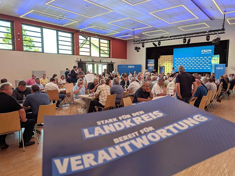 Vor vollem Saal k&uuml;rte die CSU ihren Landratskandidaten am Samstag in Igensdorf.