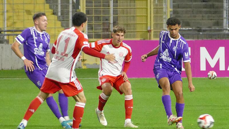 Auf verlorenem Posten standen Sebastian Valdez (r.) und der FC Eintracht Bamberg: Zum Abschluss der Regionalliga-Hinrunde setzte es im Grünwalder Stadion eine 3:6-Niederlage beim FC Bayern München II.