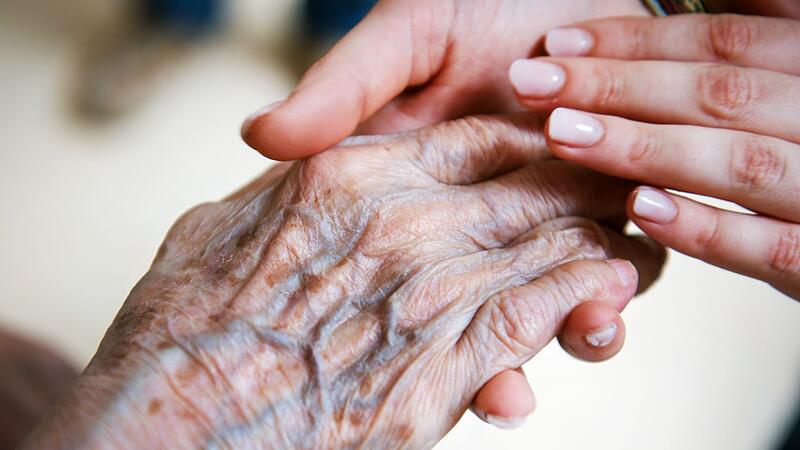 Pflege alter Menschen Pflege alter Menschen