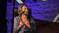 Salvador Sobral in der Alten Pakethalle in Coburg.