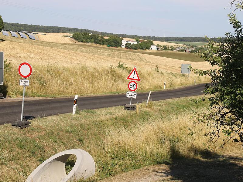 Zwischen der Kreuzkapelle und den Ramsthaler Aussiedlerh&ouml;fen soll eine 16 Hektar gro&szlig;e PV-Anlage entstehen. Aktuell wird die Staatsstra&szlig;e St 2290 dort ausgebaut.
