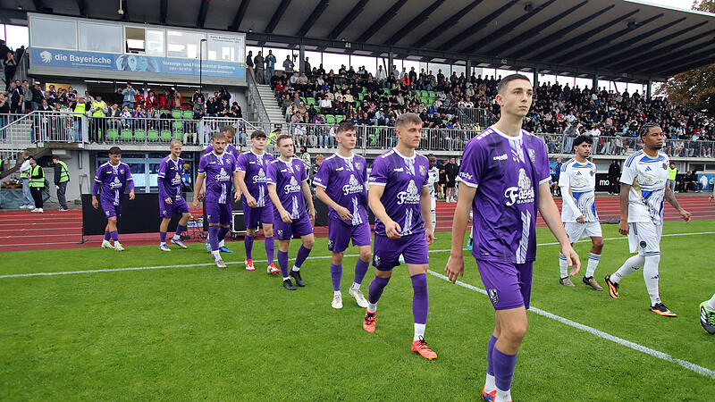 Am Sonntag (14 Uhr) will der FC Eintracht Bamberg gegen Kornburg spielen. Weil das Fuchsparkstadion und alle anderen Plätze von der Stadt gesperrt worden, gerät der Bayernligist nun aber in Bedrängnis.
