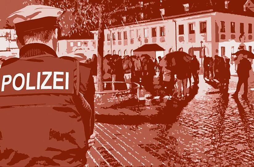 Die Polizei griff zum ersten Mal bei den Montagsversammlungen offensiv ein und verhinderte, dass erneut ein Zug ungeordnet durch Stra&szlig;en der Stadt zog.