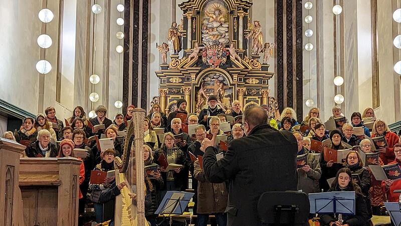 Die Kulmbacher Kantorei probt f&uuml;r die Auff&uuml;hrung der Markus-Passion am 26. M&auml;rz in der Petrikirche.
