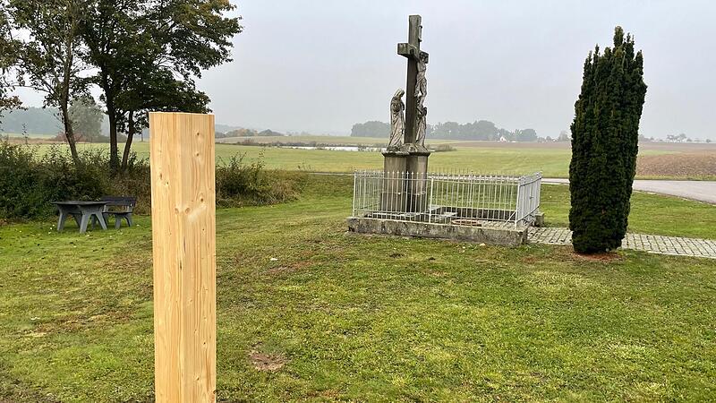 Ein Holz wirft Rätsel auf. Ende Oktober soll es laut Insidern eine Auflösung geben.