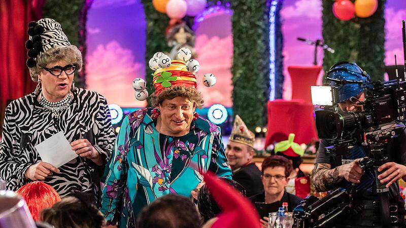 Bei der "Fastnacht in Franken" in Veitshöchheim sind "Waltraud und Mariechen" (Martin Rassau und Volker Heißmann, von links) kaum wegzudenken. Bei der Verleihung des Schlappmaul-Ordens in Kitzingen wird das Duo getrennt. Bei der "Fastnacht in Franken" in Veitshöchheim sind "Waltraud und Mariechen" (Martin Rassau und Volker Heißmann, von links) kaum wegzudenken. Bei der Verleihung des Schlappmaul-Ordens in Kitzingen wird das Duo getrennt. 