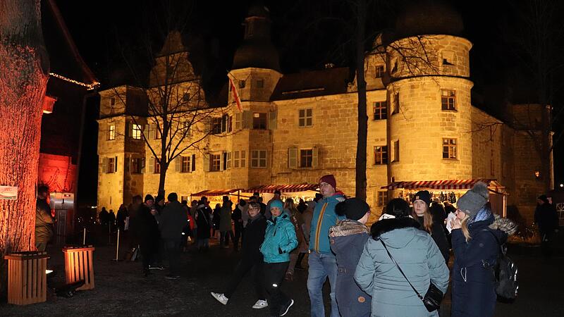 Die Mitwitzer Schlossweihnacht hat am Wochenende viele Menschen in die Marktgemeinde gelockt.