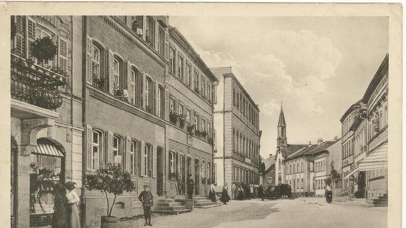 Der Blick vom Marktplatz in die Bahnhofstra&szlig;e um 1915