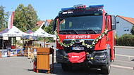 Die Feuerwehr Ebern hat ihren neuen Ger&auml;tewagen Logistik eingeweiht.