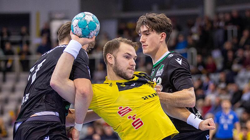 Von einem packenden Derby wie in dieser Szene zwischen dem Coburger Bartlomiej Bis sowie den Würzburgern Oliver Seidler (li.) und Alexander Merk (re.) konnte keine Rede sein. Von einem packenden Derby wie in dieser Szene zwischen dem Coburger Bartlomiej Bis sowie den Würzburgern Oliver Seidler (li.) und Alexander Merk (re.) konnte keine Rede sein.