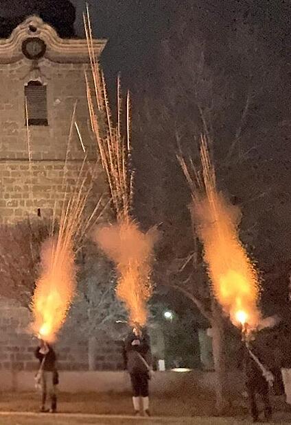 Die Kersbacher Böllerschützen beim Salut. Die Kersbacher Böllerschützen beim Salut.
