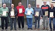 Das Foto zeigt die Geehrten mit stellvertretendem Kreisvorsitzenden Harald Seeberger (Dritter v. l.) und Kreisorganisationsleiter Christian Napp (r.), sowie (v.l.) Bürgermeister Klaus Homann und Gemeinderätin Daniela Bittel. Das Foto zeigt die Geehrten mit stellvertretendem Kreisvorsitzenden Harald Seeberger (Dritter v. l.) und Kreisorganisationsleiter Christian Napp (r.), sowie (v.l.) Bürgermeister Klaus Homann und Gemeinderätin Daniela Bittel.