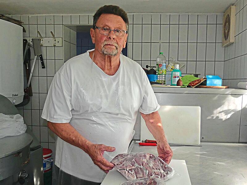Hubert Kerler aus Niederndorf z&uuml;chtet Damwild.