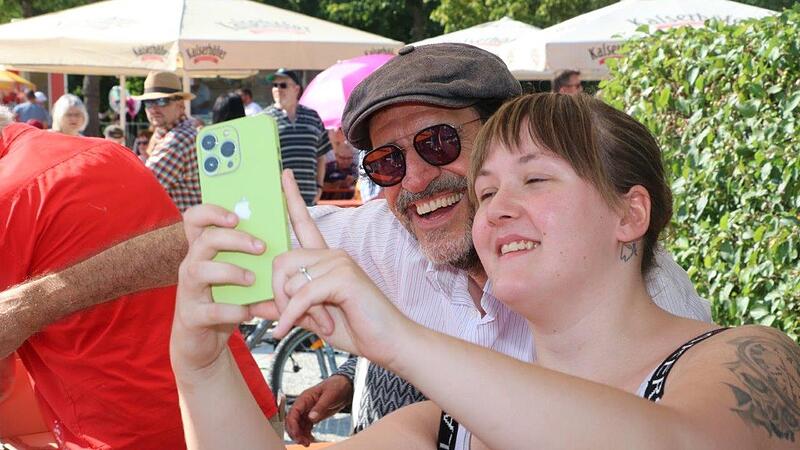 Die Fans machten Selfies mit Helmfried von L&uuml;ttichau.