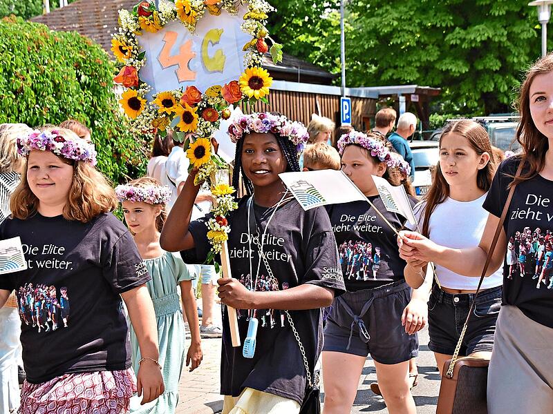 Die vierten Klassen verabschiedeten sich mit diesem Fest von ihrer Grundschule.Uschi Prawitz