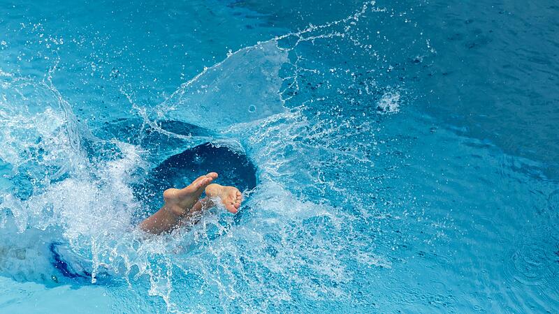 Sprung ins Schwimmbecken
