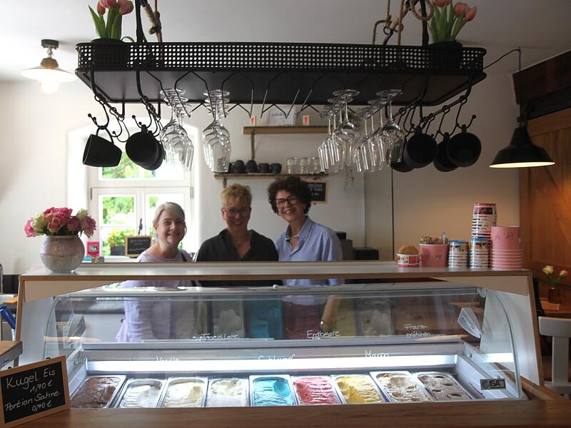 Alte Mühle bekommt neues Leben Startklar für den Eröffnungstag. Katja Trammer (mitte)