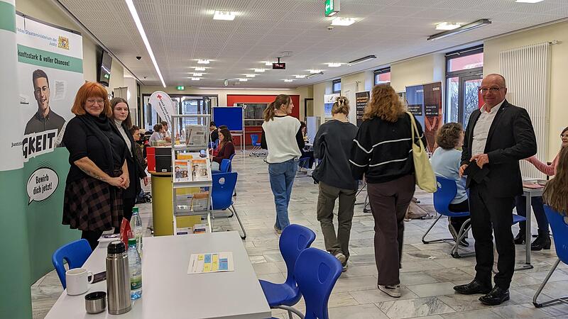 Das bayerische Staatsministerium für Justiz informierte über den Studiengang Jura und Einsatzfelder.