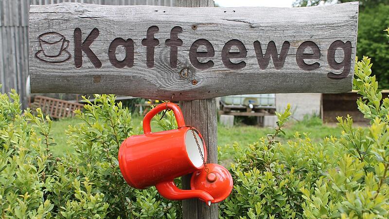 Durch Kaffeetrinken kann eine gute Nachbarschaft gepflegt und dabei noch D&uuml;nger erzeugt werden.