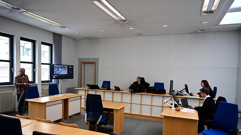 Ein Mitarbeiter der Jugendgerichtshilfe, Jugendrichter Martin Waschner und ein Staatsanwalt