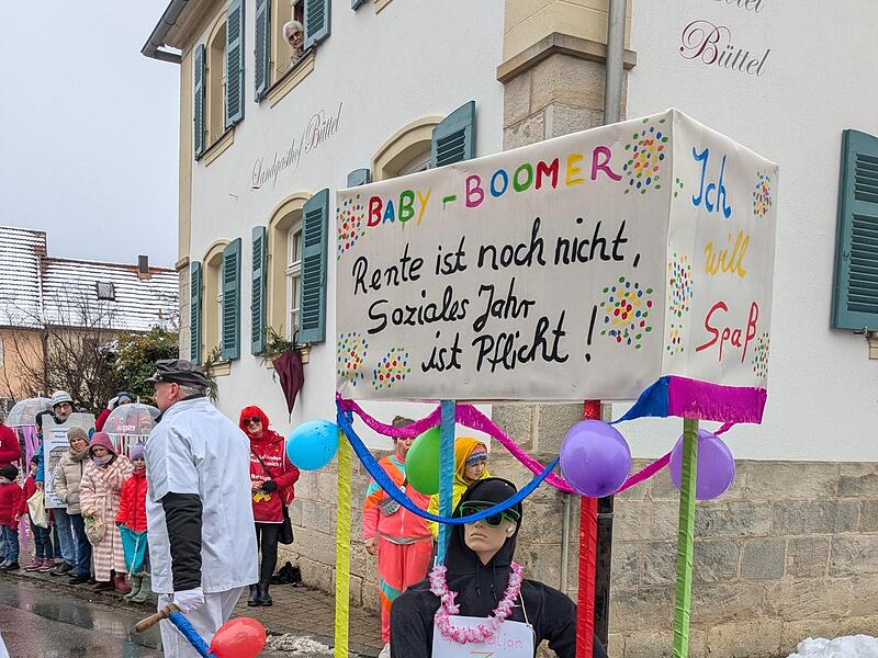 Ganz sch&ouml;n was los in Geisfeld: alle Impressionen vom Faschingsumzug!