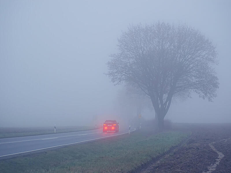 Unfall bei Morgennebel bei Thurnau Nebel, Autofahren bei Nebel, Nebescheinwerfer, Nebelschlussleuchten