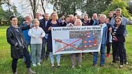Im September hatten die Anwohner schon gegen das Bauvorhaben protestiert (Bild). Auch die neuen Planungen lehnen sie ab.