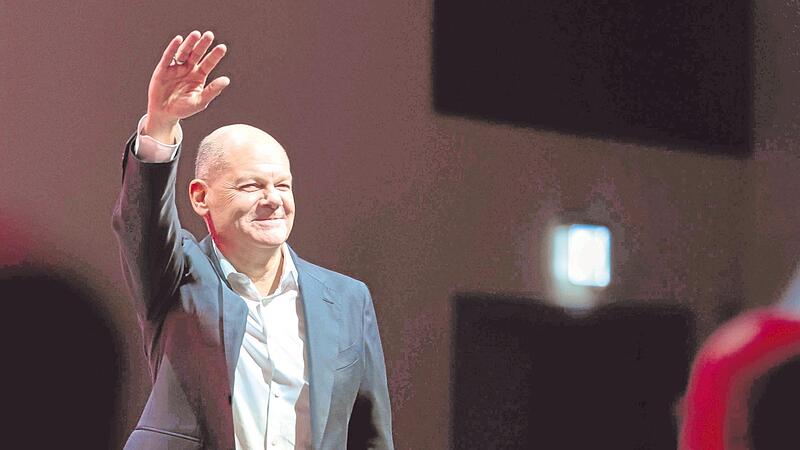 Bundeskanzler Olaf Scholz w&auml;hrend seiner Wahlkampftour. Nach au&szlig;en gibt er sich noch immer siegessicher.