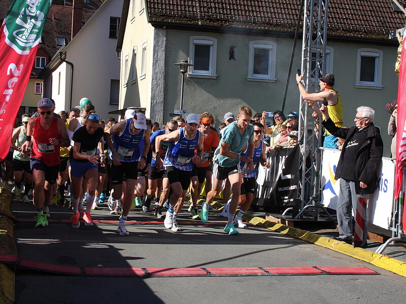 Start des Hauptlaufs über zehn Kilometer in Waischenfeld.