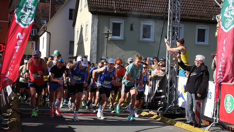 Start des Hauptlaufs über zehn Kilometer in Waischenfeld.