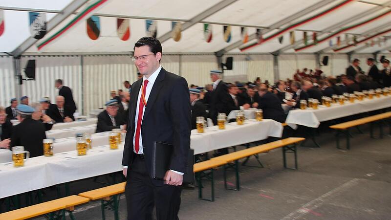 Mit Spannung erwartet: Coburgs Oberbürgermeister Dominik Sauerteig nahm am Montagabend erstmals am Festkommers des Coburger Convents teil.