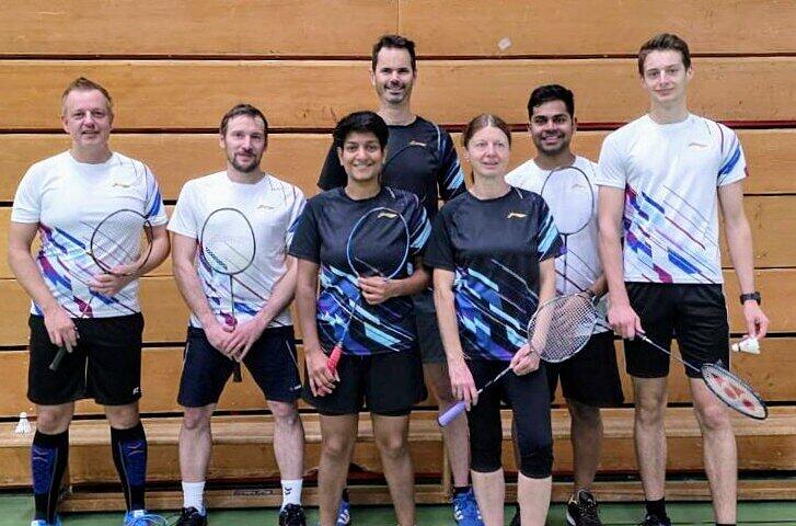 Die erfolgreiche Badminton-Mannschaft der Turnerschaft Kronach (von links): Trainer und Abteilungsleiter J&ouml;rg Schnappauf, Stefan Reif-Beck, Prachi Mittal, Heiner Kempken, Martina Karl, Siraj Qadri , Alexander Holzmann.