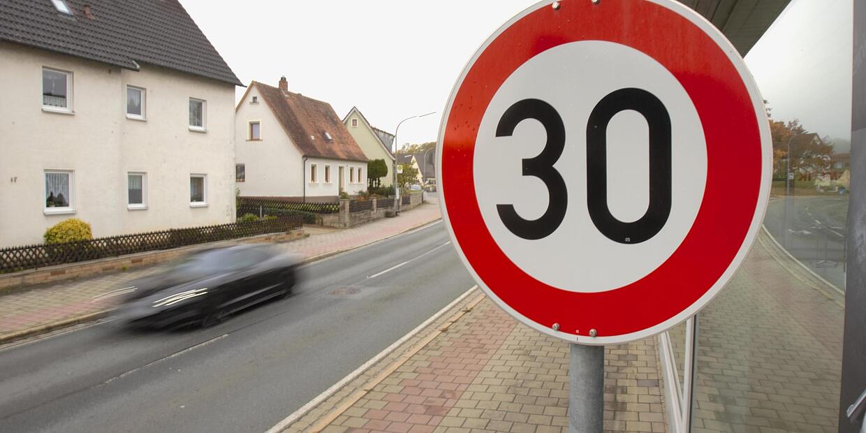 Tretzendorfer halten die Rathausstraße wegen der Raser für gefährlich