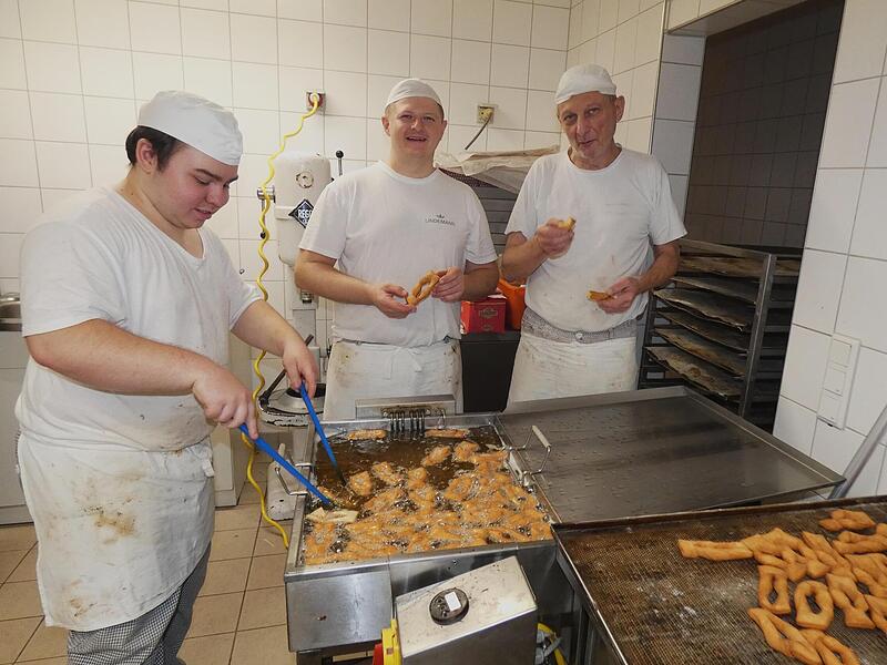 Die Bäcker, hier Benedikt Höhl, Sebastian Groß und Obermeister Ralf Groß, schließen sich dem Bauernprotest an.