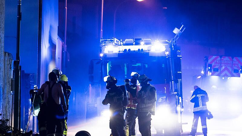 Zahlreiche Rettungskr&auml;fte waren bei dem Brand im Gasthaus &bdquo;Zur Sudpfanne&ldquo; im Einsatz.