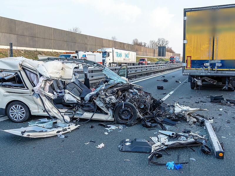 68-J&auml;hriger stirbt bei Auffahrunfall auf A73