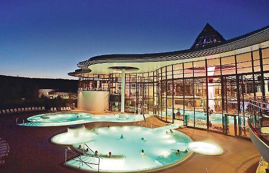 Die KissSalis-Therme lädt zum Entspannen ein. Die KissSalis-Therme lädt zum Entspannen ein.