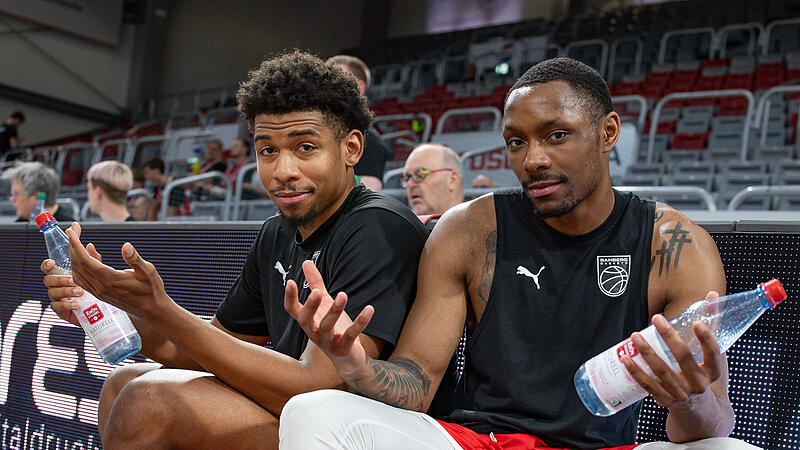 Kyle Lofton (rechts) und Noah Locke vor dem Heimspiel gegen Ludwigsburg. Am Ende reichte es nicht für die Baskets. Das US-Duo und alle weiteren Bamberger Spieler in der Einzelkritik.
