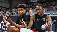 Kyle Lofton (rechts) und Noah Locke vor dem Heimspiel gegen Ludwigsburg. Am Ende reichte es nicht für die Baskets. Das US-Duo und alle weiteren Bamberger Spieler in der Einzelkritik.