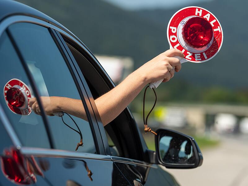 Mietwagen-Fahrer flieht vor Polizei Mietwagen-Fahrer flieht vor Polizei